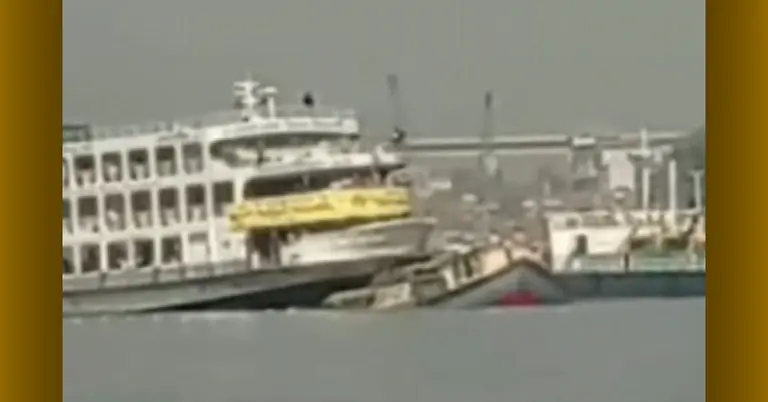 লঞ্চের ধাক্কায় বাল্কহেড ডুবে গেছে